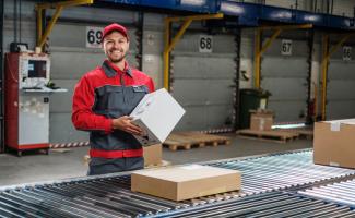 Agent magasinier (https://www.francetravail.fr/actualites/le-dossier/transport-et-logistique/logistique-1/et-si-vous-deveniezmagasinier--d.html)